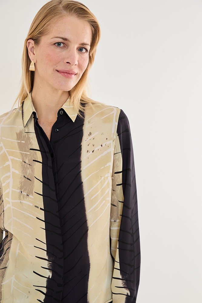 Blusa Camisera con Plizados Verticales en Costados