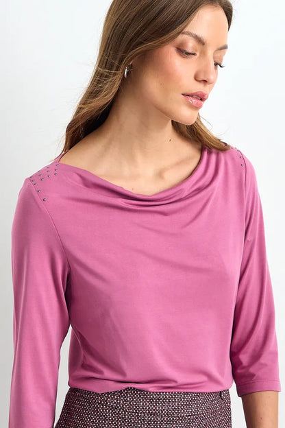 polera-mujer-modal-con-drapeado-en-escote-fucsia