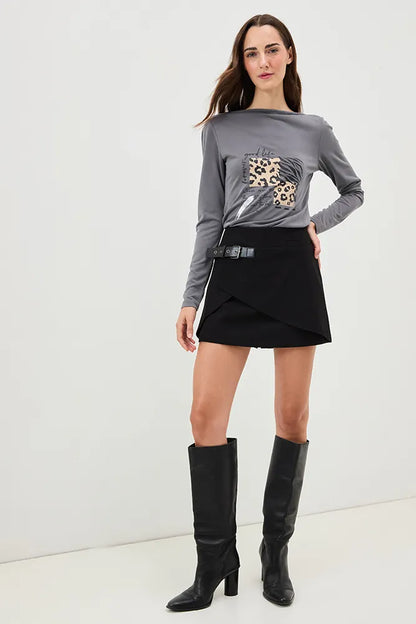 Polera Mujer Modal Con Escote Drapeado Y Estampado Focalizado Gris Marengo