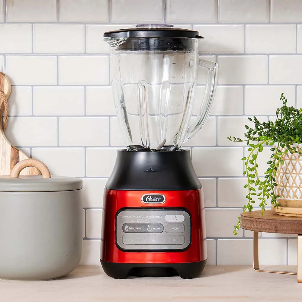 Licuadora Oster® con tecnología reversible y 3 velocidades más pulso