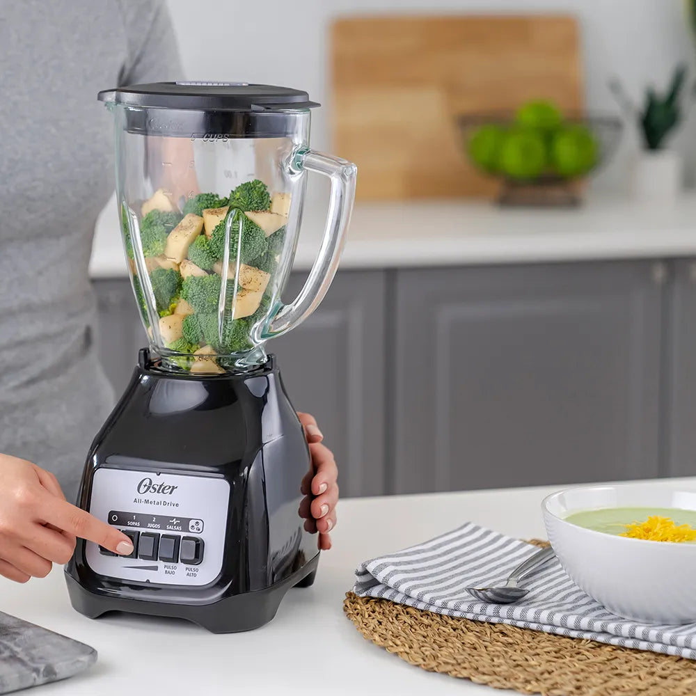 Licuadora Oster® 2 velocidades más pulso y vaso de vidrio