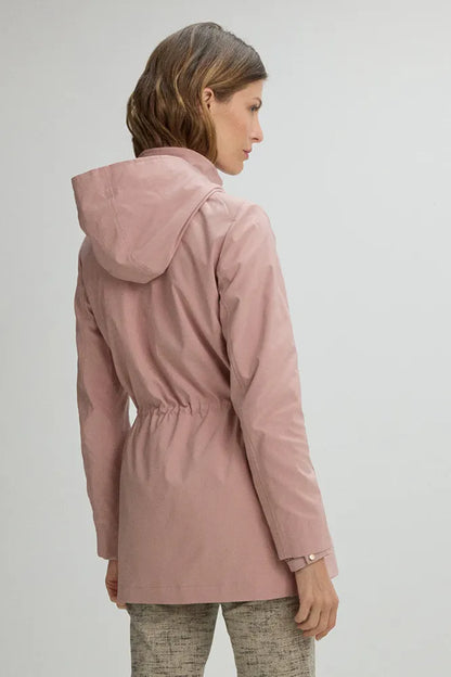 trench-mujer-sport-con-gorro-rosado