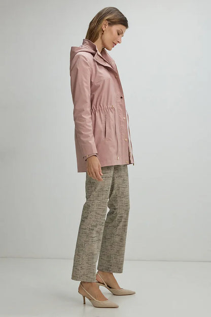 trench-mujer-sport-con-gorro-rosado