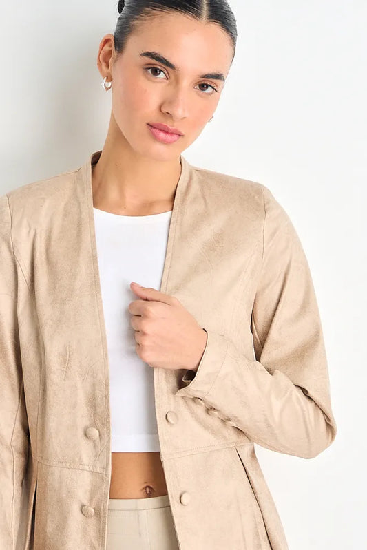 chaqueta-mujer-peplum-de-tope-suede-coated-beige