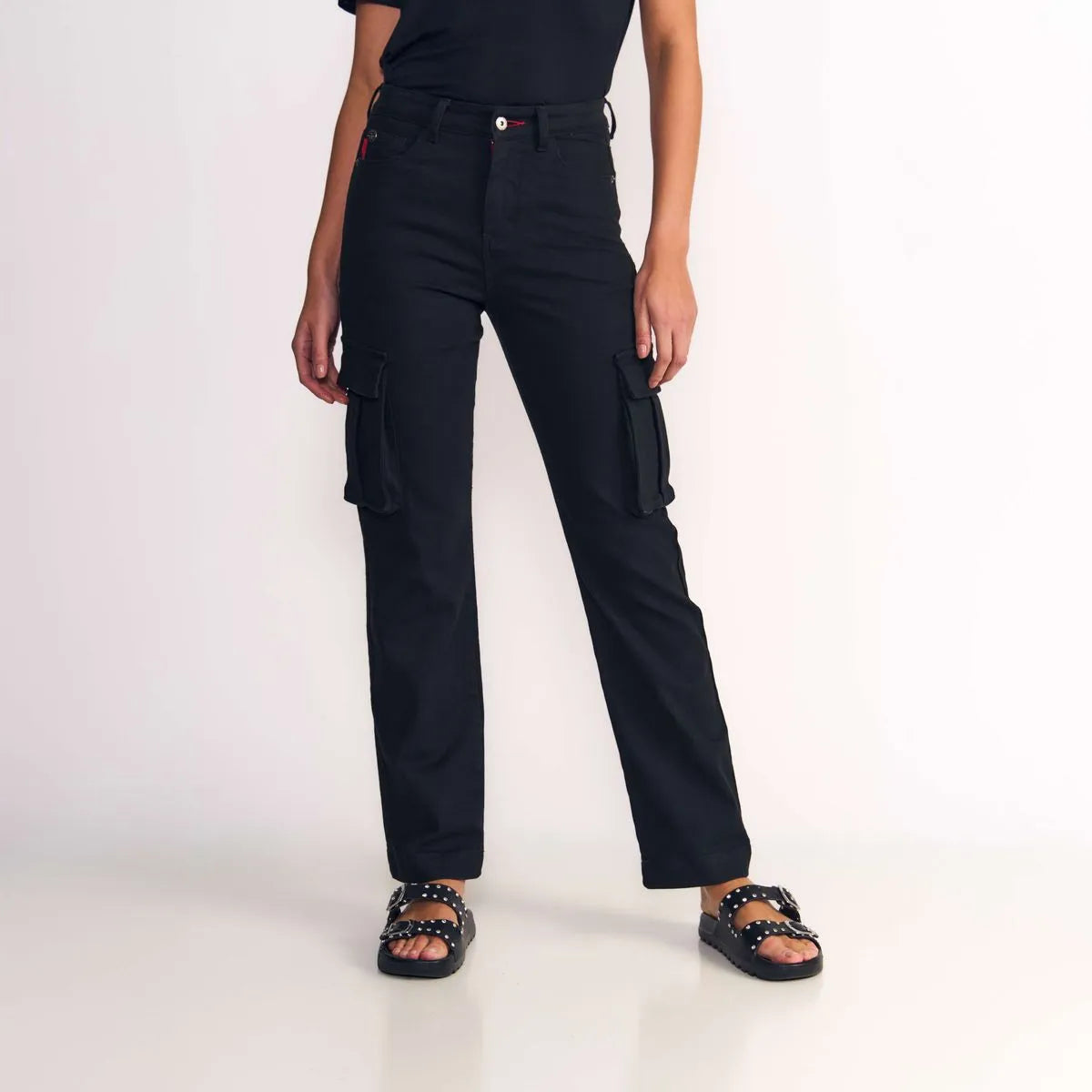 pantalon-mujer-cargo-tiro-ultra-alto-negro