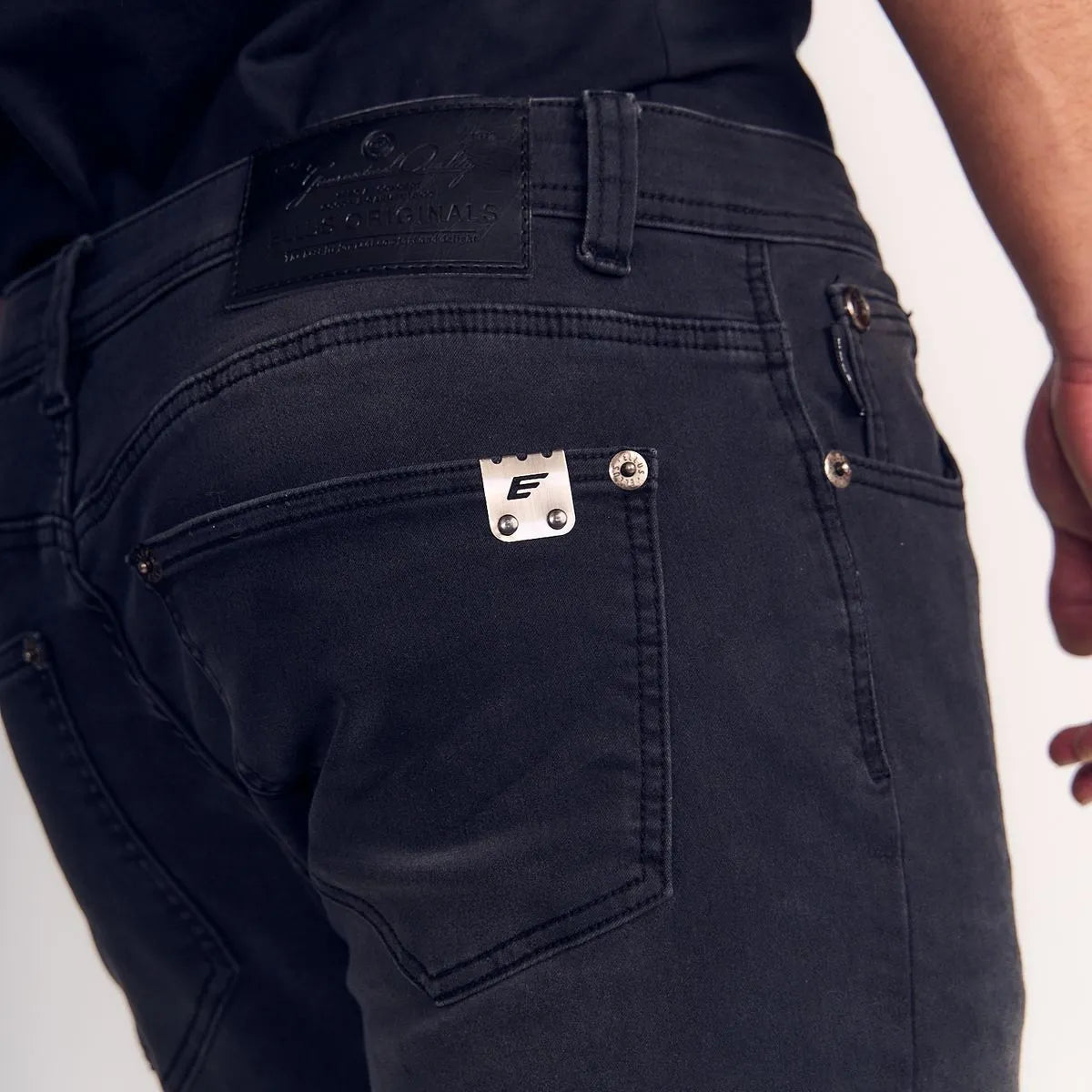 Jeans Hombre Skinny Tiro Medio Storm Elastic Cinco Bolsillos Negro