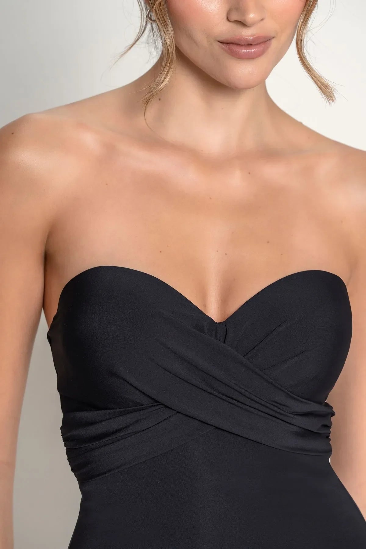 traje-de-baño-mujer-strapless-con-realce-negro-one