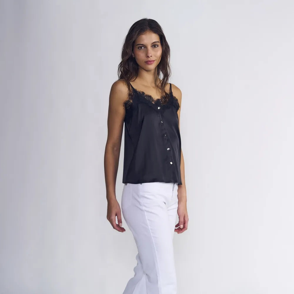 blusa-satin-con-encaje-y-botones-negro
