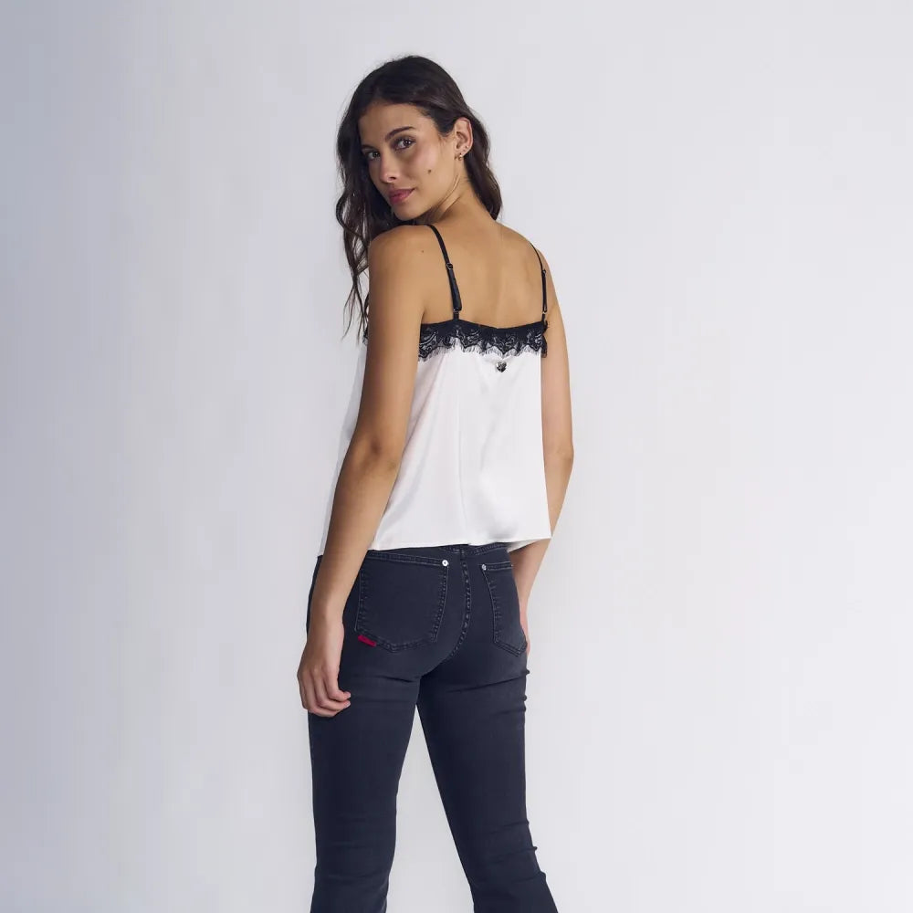 blusa-mujer-satin-con-encaje-y-botones-blanco