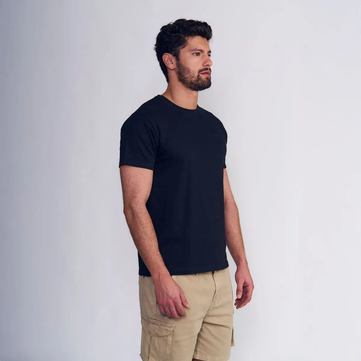 polera-hombre-manga-corta-básica-logo-embroidery-negro