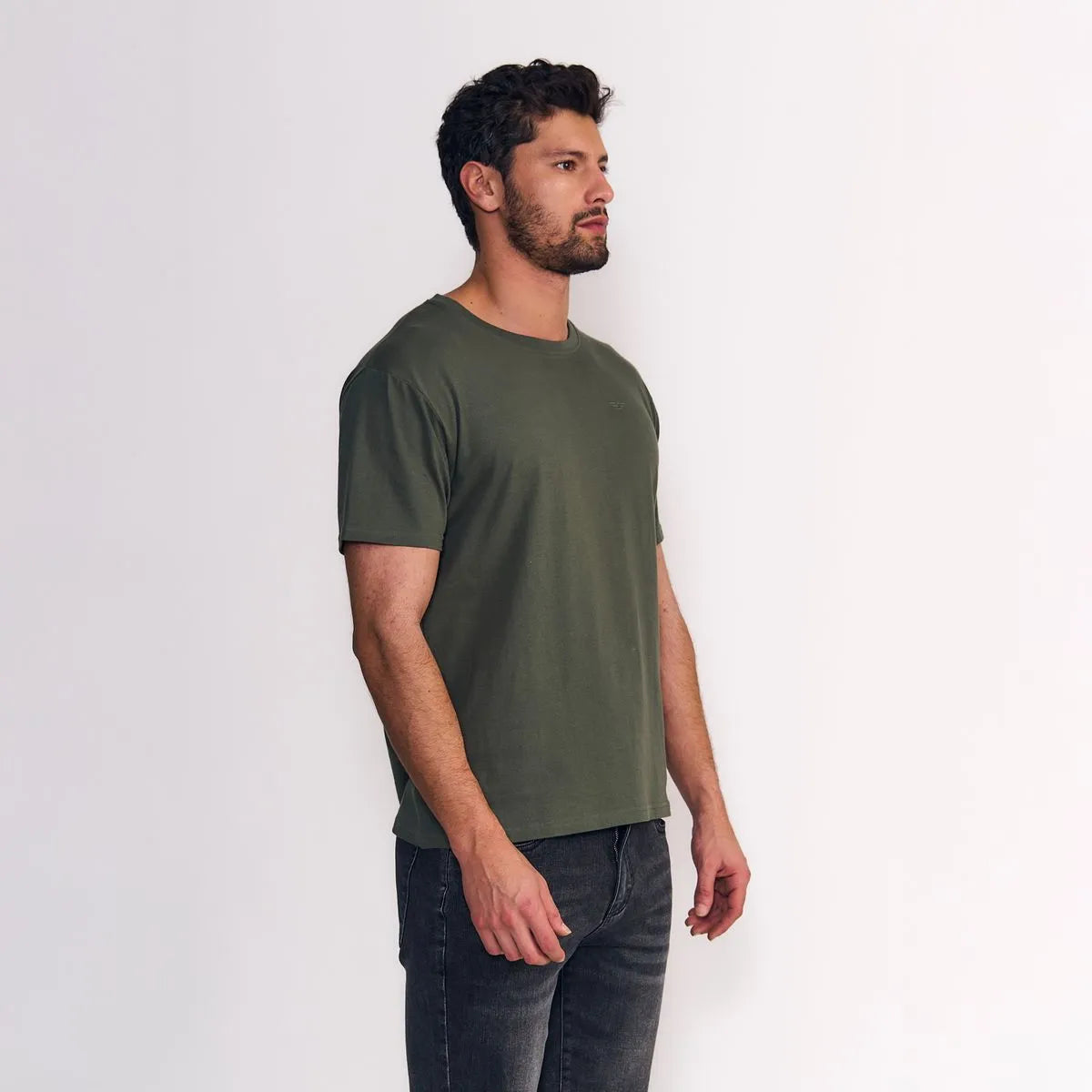 polera-hombre-manga-corta-básica-logo-embroidery-verde