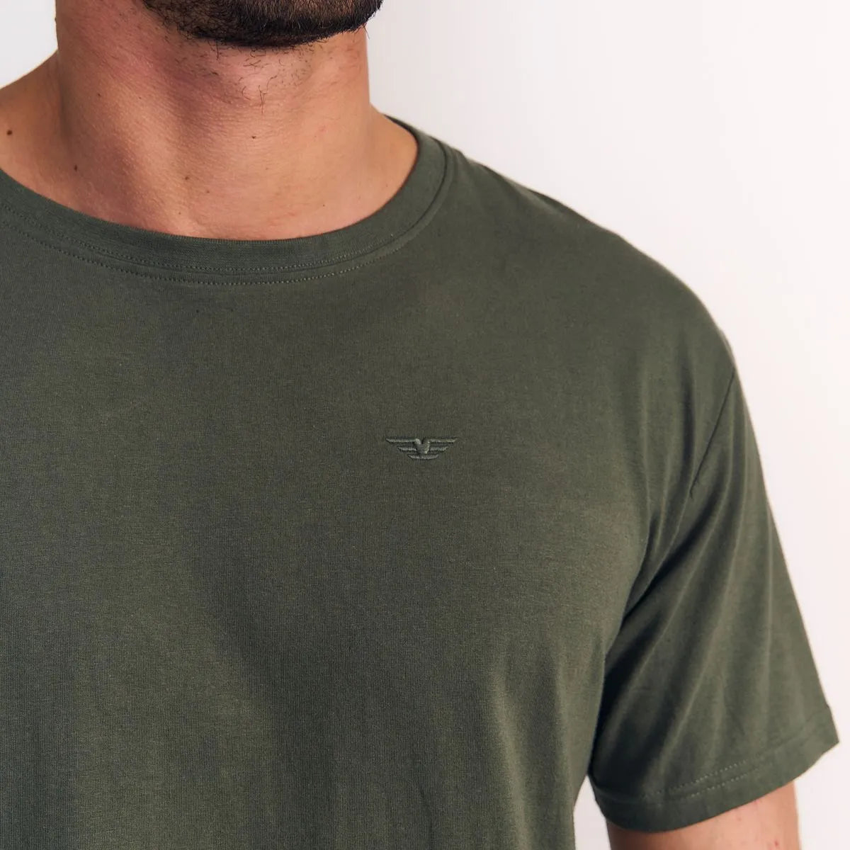 polera-hombre-manga-corta-básica-logo-embroidery-verde