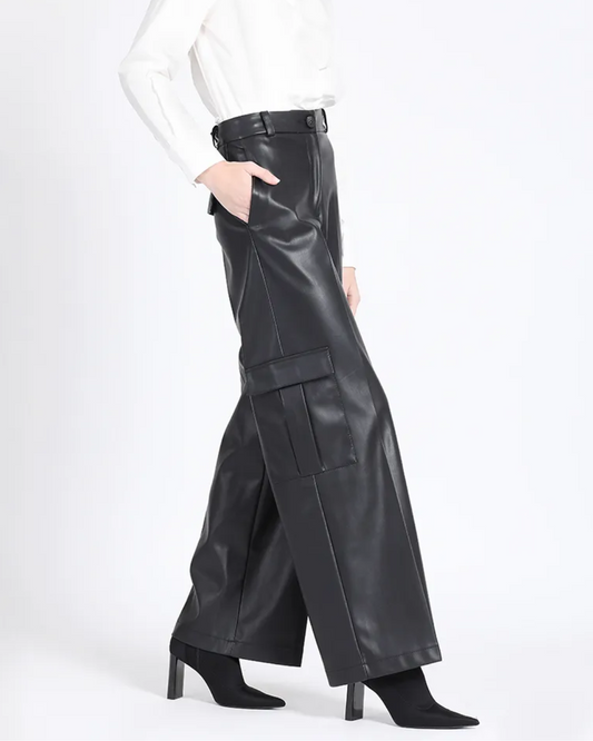 Pantalon cargo ancho efecto cuero negro Liola