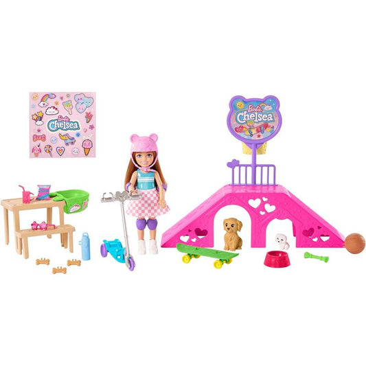 Muñeca Chelsea y accesorios, set de juegos Skatepark con 2 cachorros y más de 15 piezas