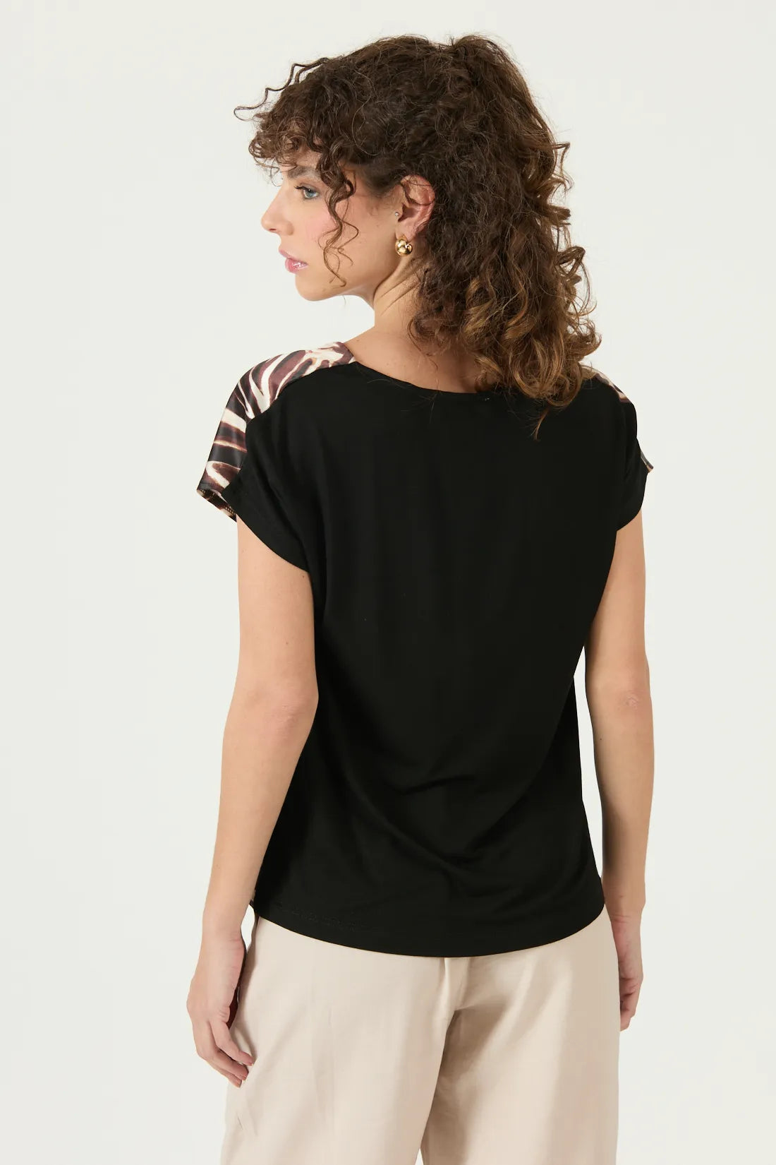 Polera Mujer Manga Corta Escote V Negra