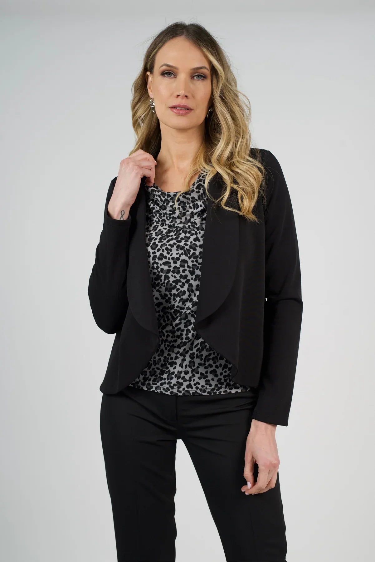 blazer-mujer-básico-negro