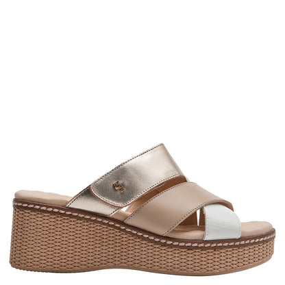 Sandalia Mujer Con Hebilla Metálica Cuero Beige