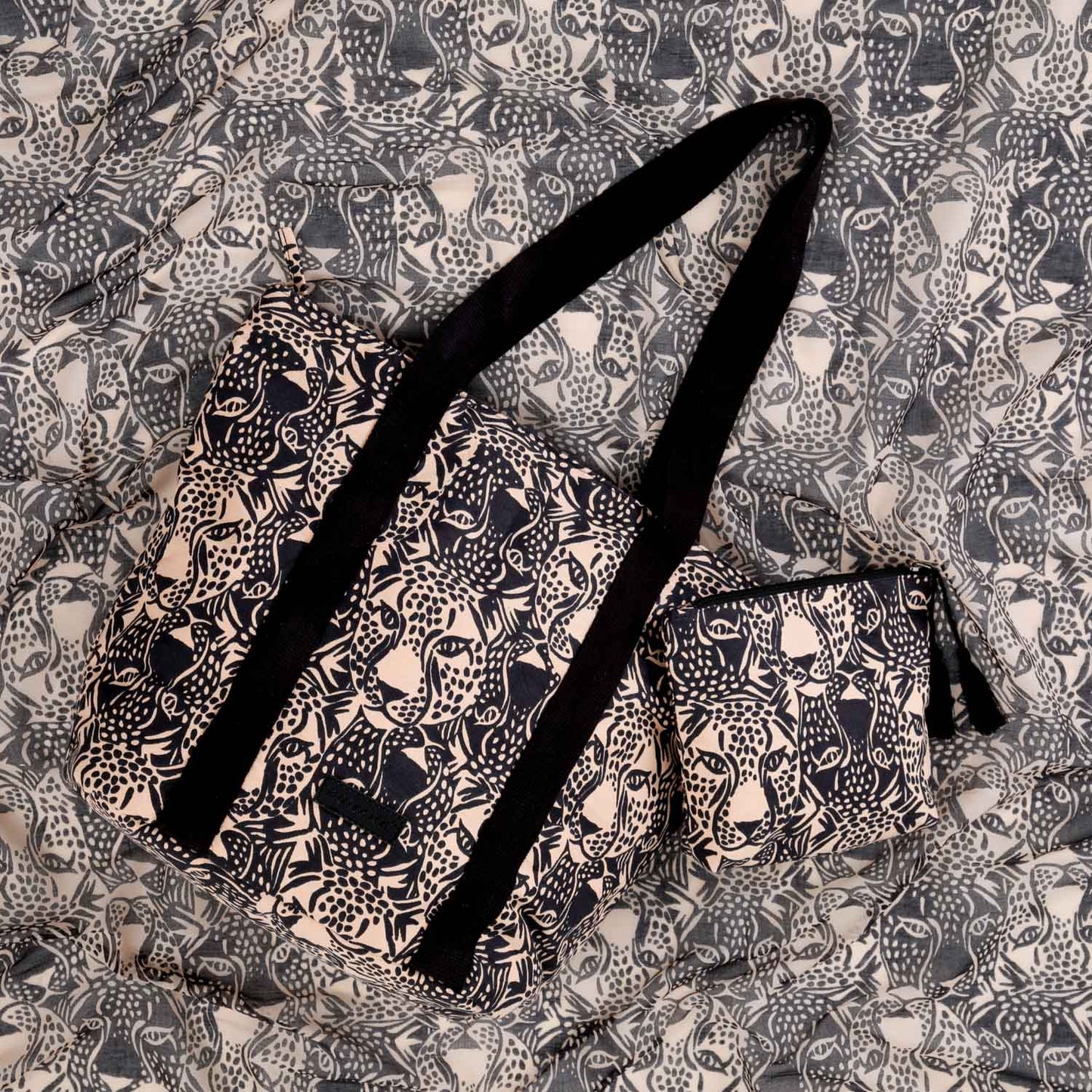 Set Cartera, Estuche y Pareo Graco Jaguar Playa Humana