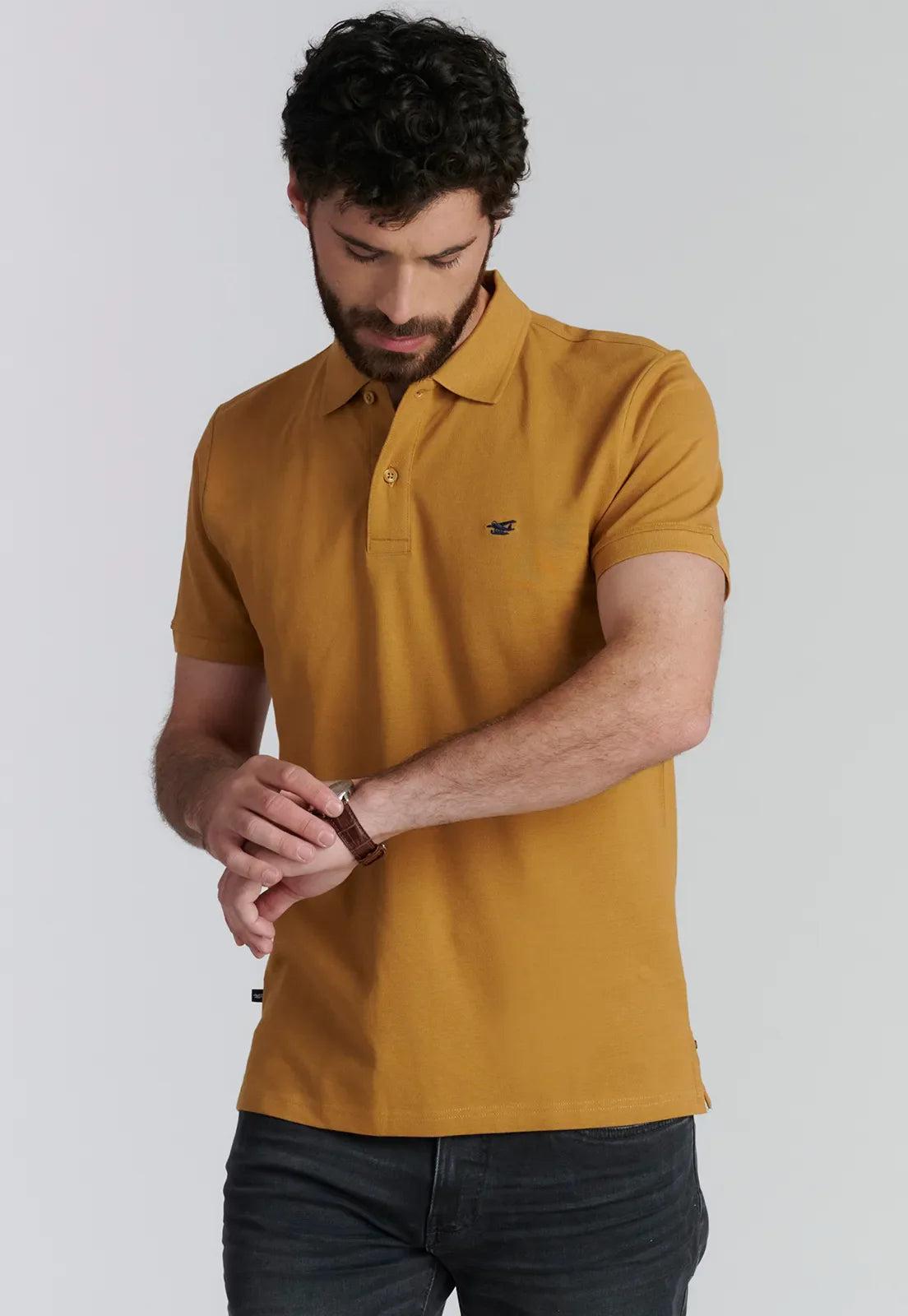 polera-hombre-básica-pique-fr-mustard
