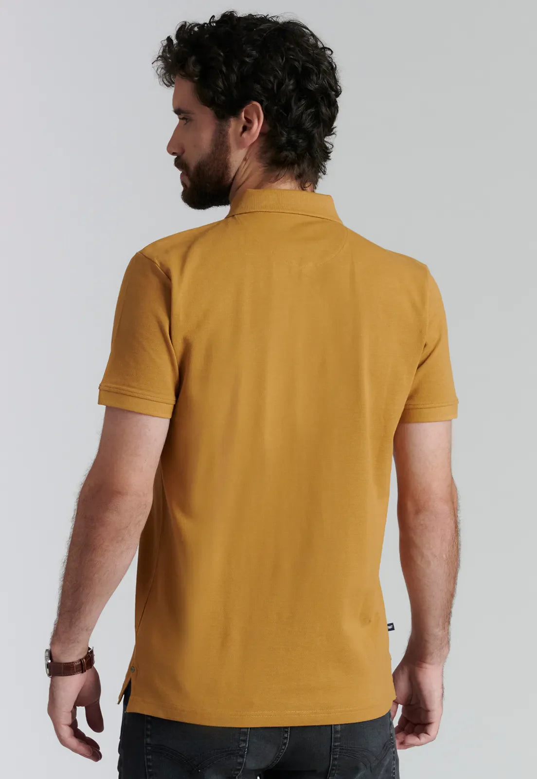 polera-hombre-básica-pique-fr-mustard