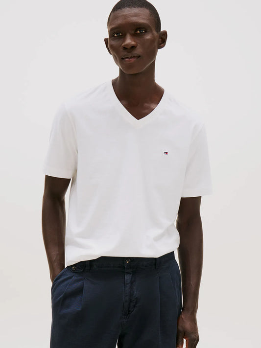 Polera Hombre Essential V-Neck Regular Fit Blanca