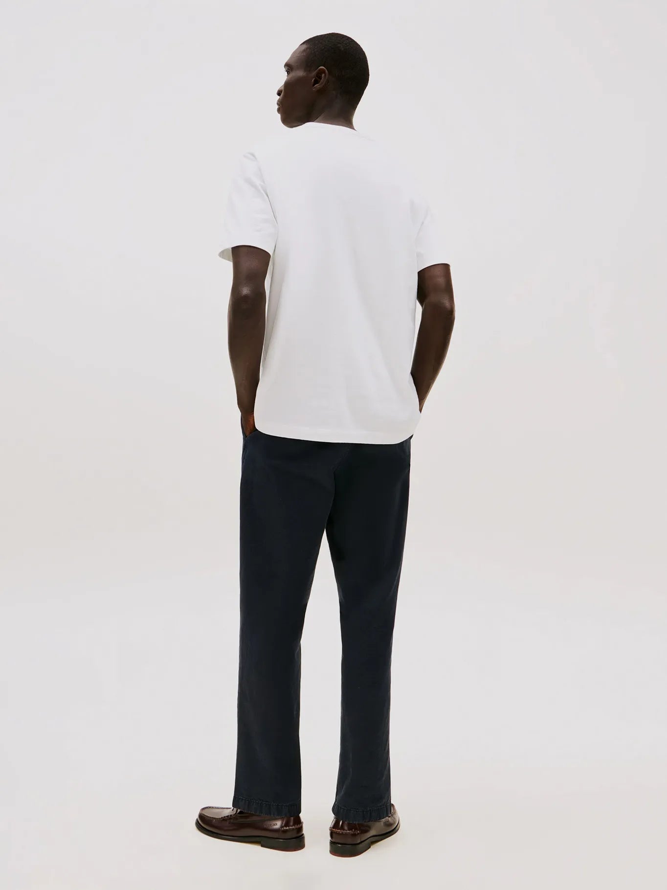 Polera Hombre Essential V-Neck Regular Fit Blanca