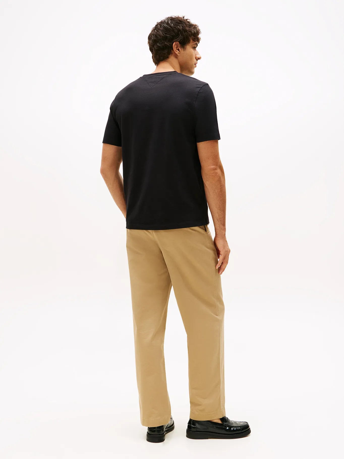 Polera Hombre Essential V-Neck Regular Fit Negra