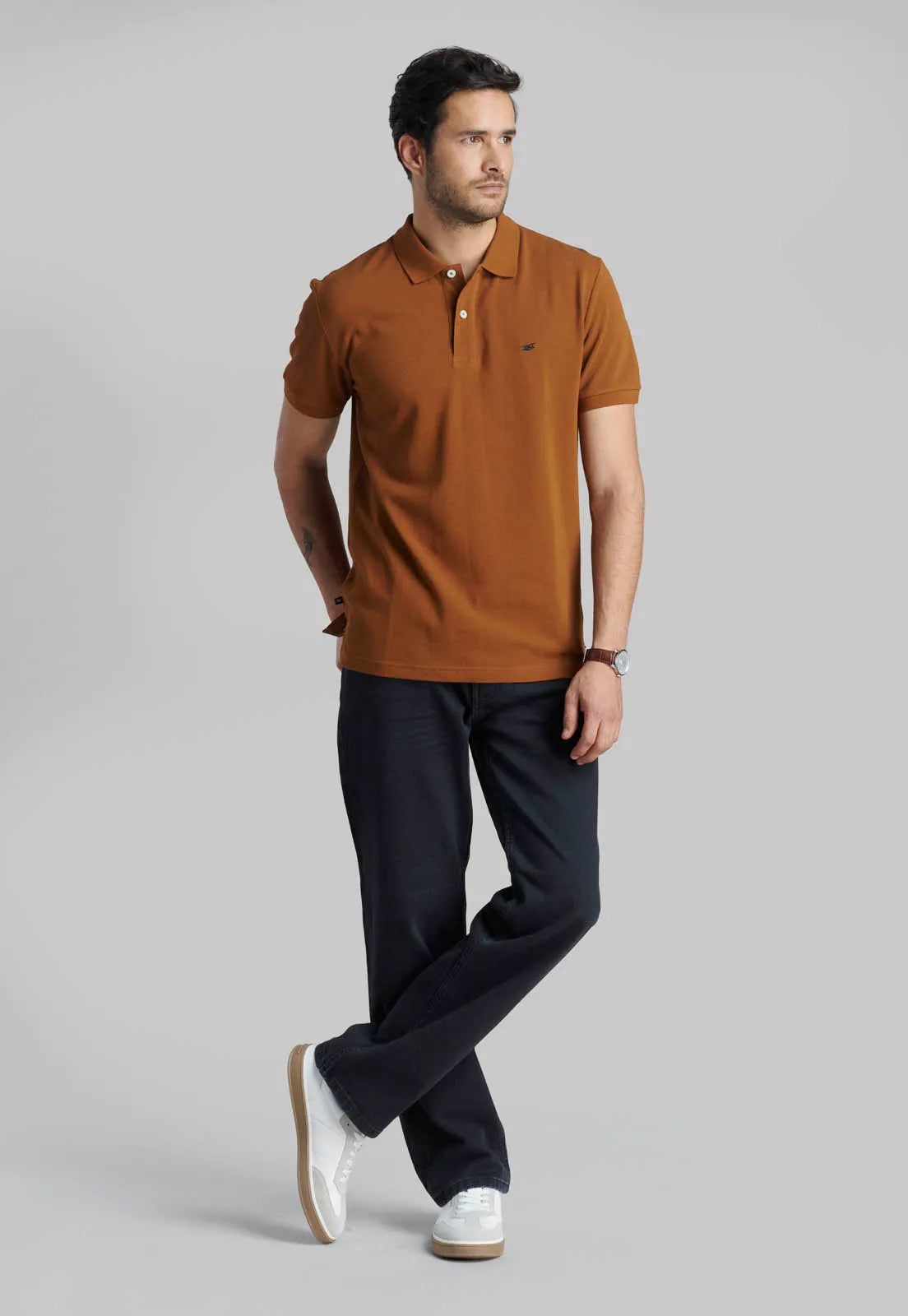 polera-hombre-pique-básica-caramel