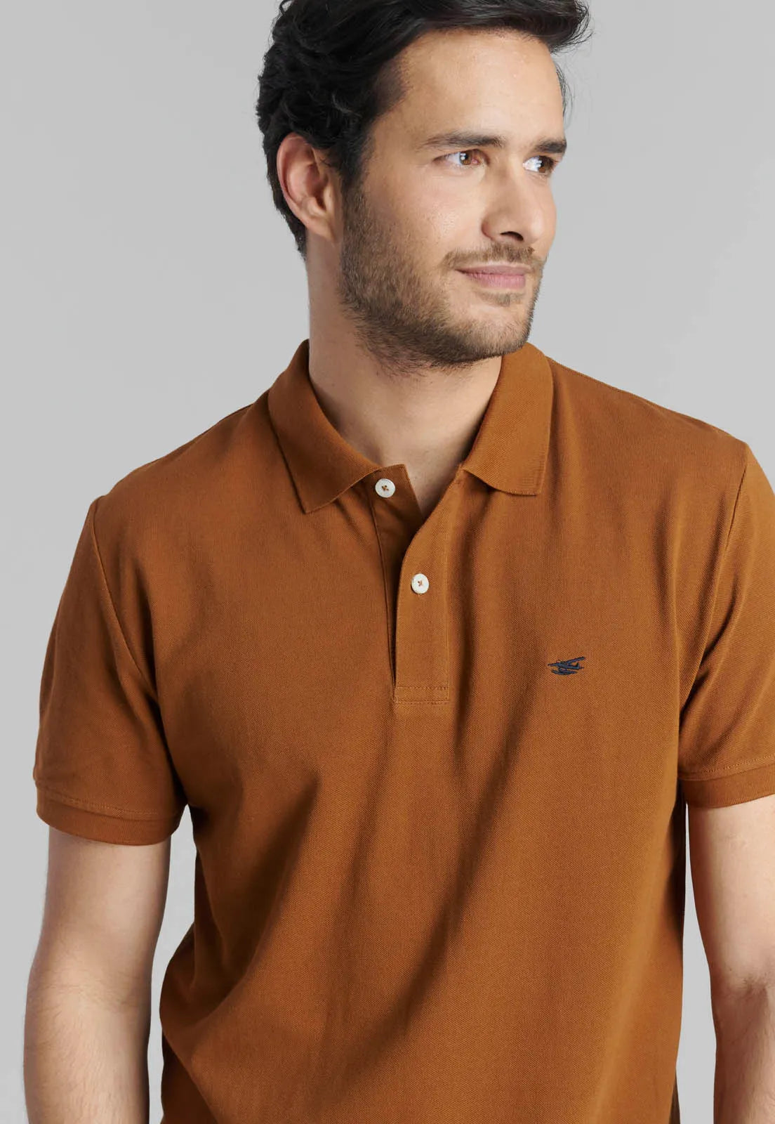 polera-hombre-pique-básica-caramel