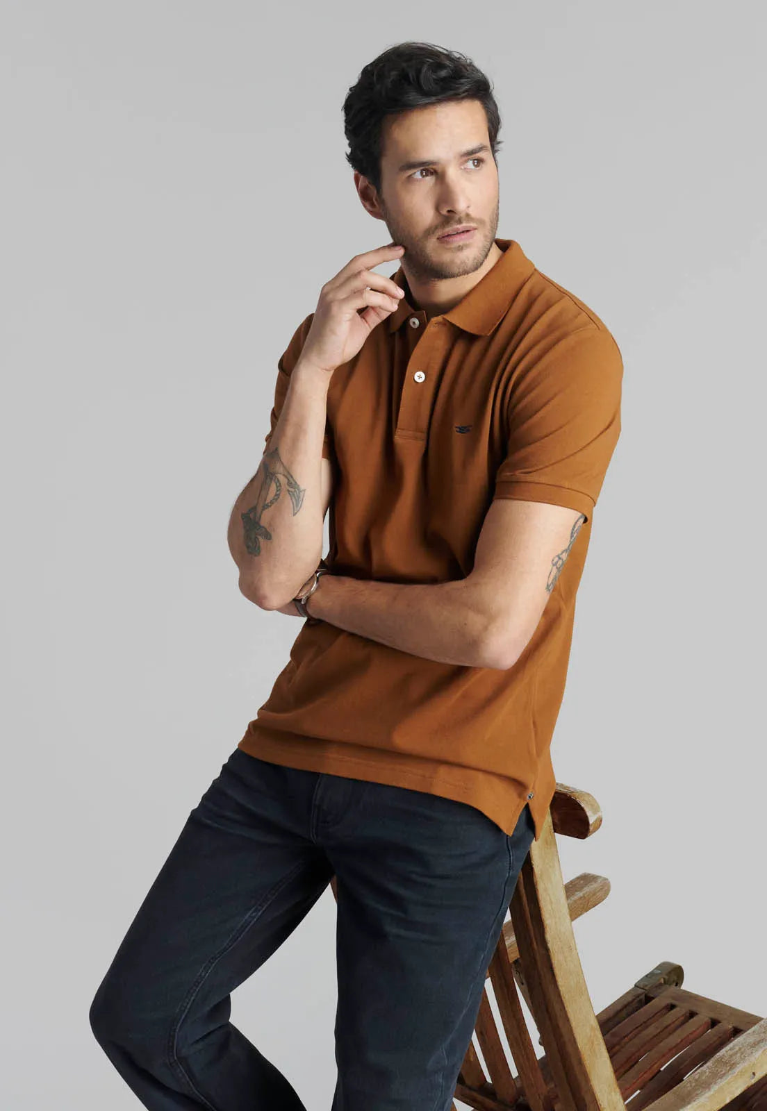 polera-hombre-pique-básica-caramel