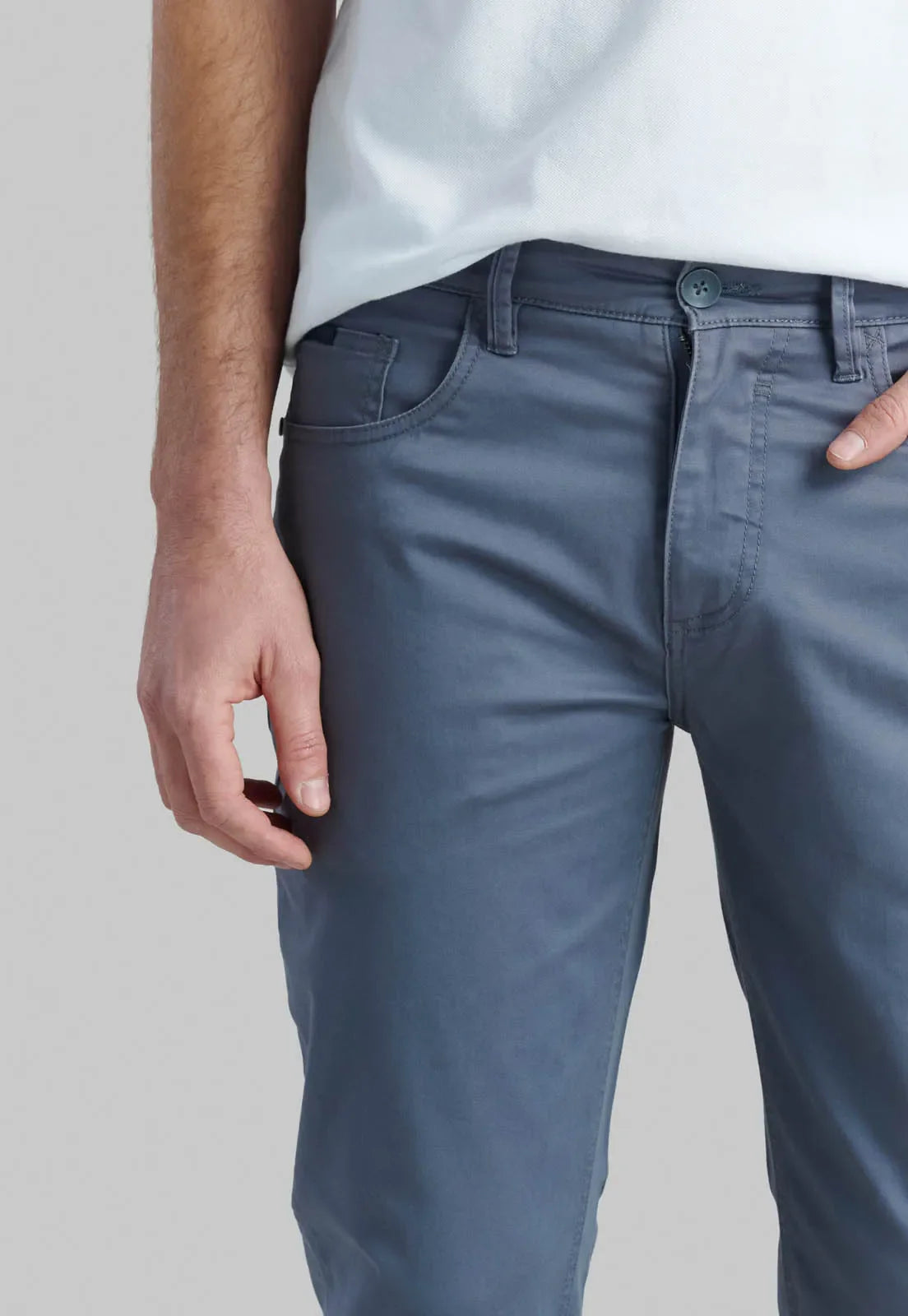 pantalón-hombre-cinco-bolsillos-metal