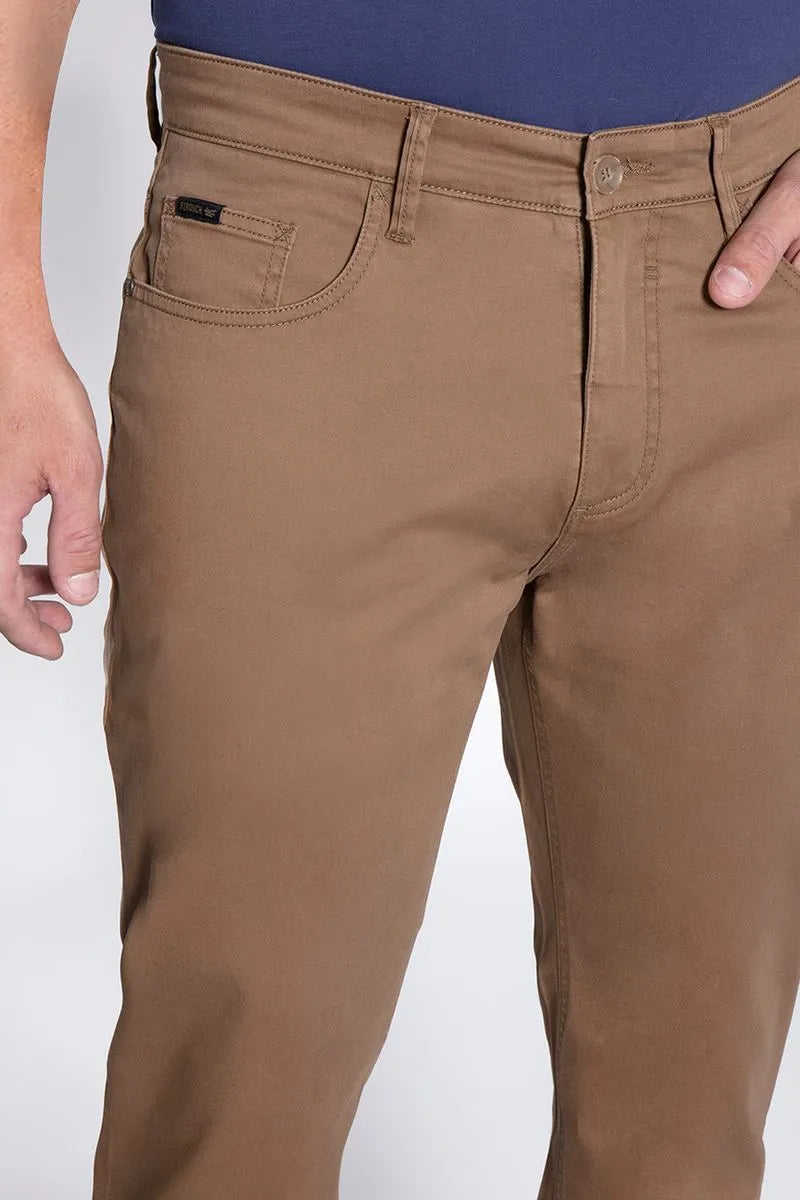 Pantalón Hombre Five Pocket Camel