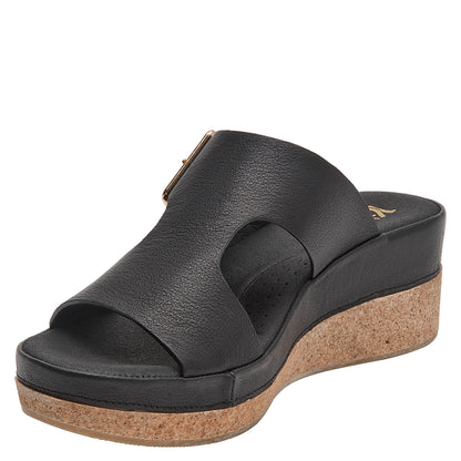 Sandalia Mujer Con Hebilla Dorada Cuero Negro
