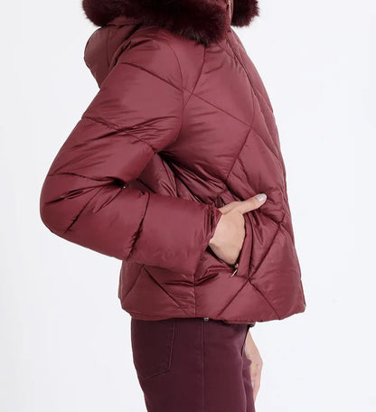 parka-mujer-con-capucha-y-piel-desmontable-burdeo