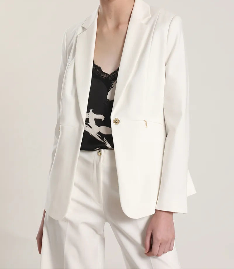 blazer-mujer-entallado-cierre-invisible-crudo