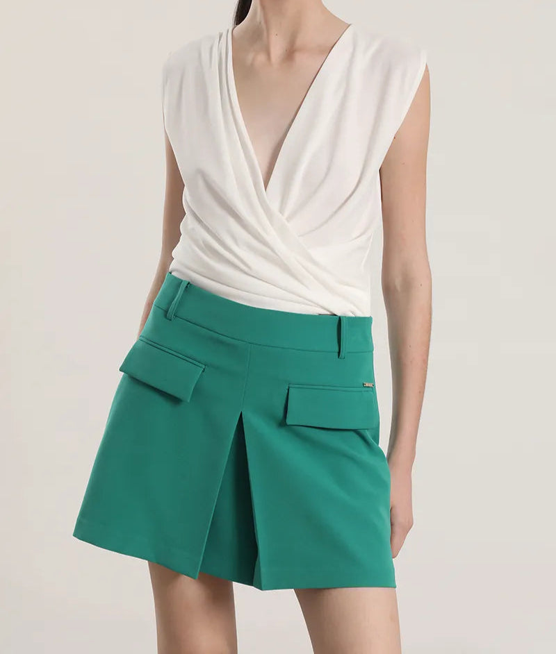 falda-short-mujer-pliegue-delantero-verde