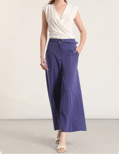 pantalon-mujer-cropped-tiro-alto-con-cinturon-arandano