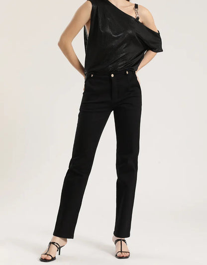 jeans-mujer-color-slim-tiro-medio-trabas-negro