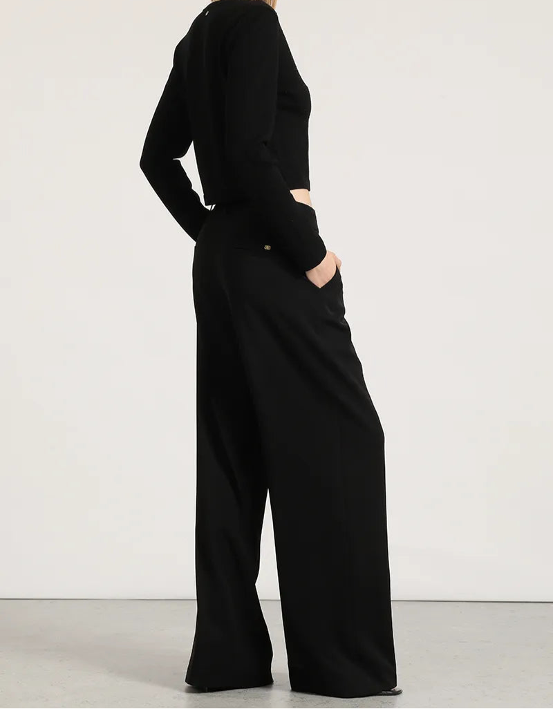 pantalon-mujer-ancho-pinzas-tiro-alto-negro