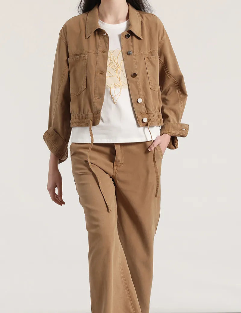 chaqueta-mujer-cazadora-con-proceso-lyocell-lino-camel