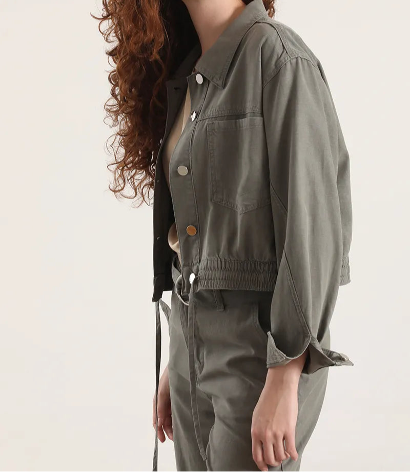 chaqueta-mujer-cazadora-con-proceso-lyocell-lino-militar