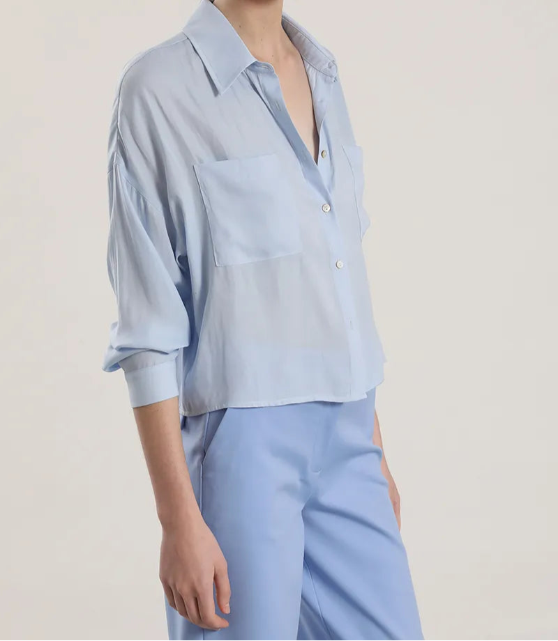 blusa-mujer-amplia-satinada-celeste