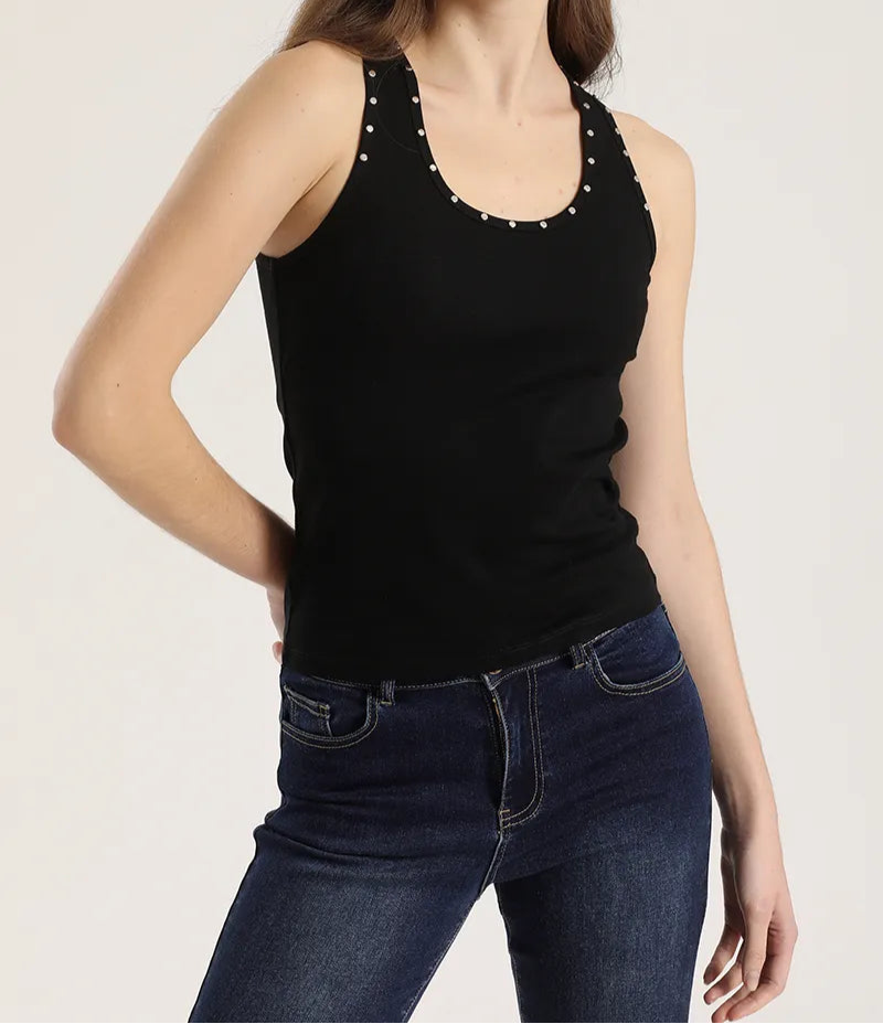 polera-mujer-top-tachas-algodón-ribb-negro
