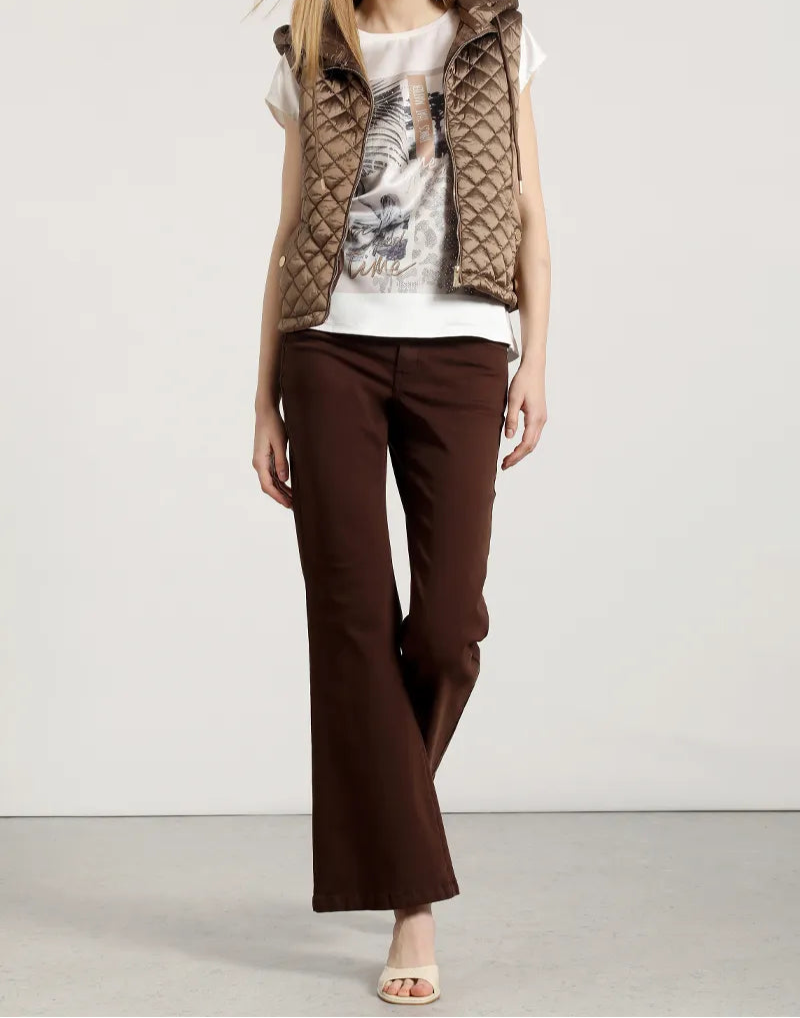 jeans-mujer-color-flare-tiro-medio-chocolate