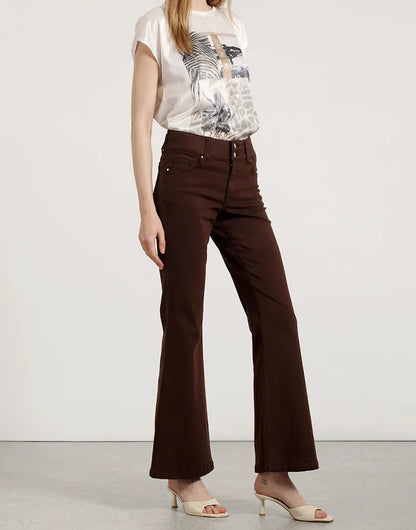 Jeans Mujer Color Flare Tiro Medio Chocolate