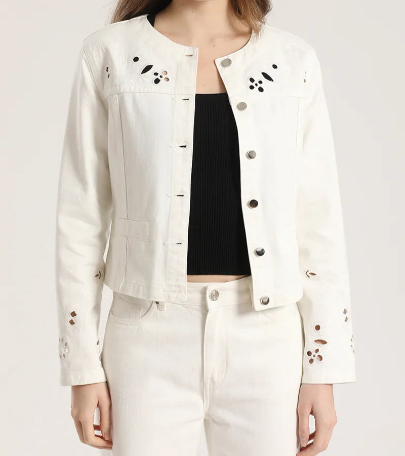chaqueta-mujer-con-bordado-perforado-crudo