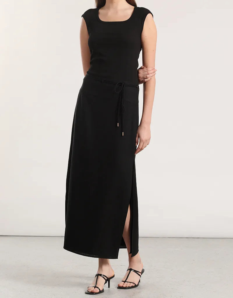 polera-mujer-escotada-algodon-ribb-basica-negro