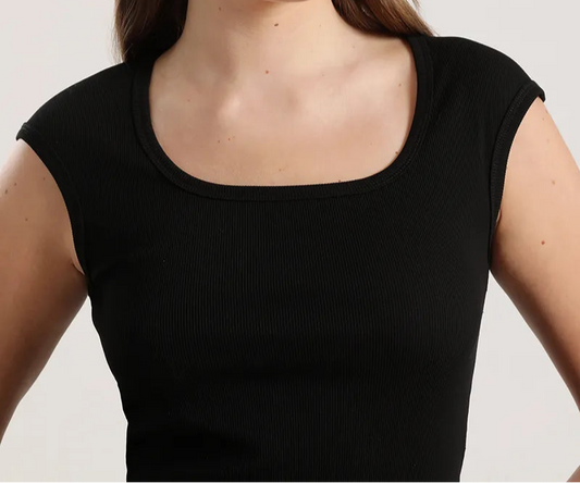 polera-mujer-escotada-algodon-ribb-basica-negro