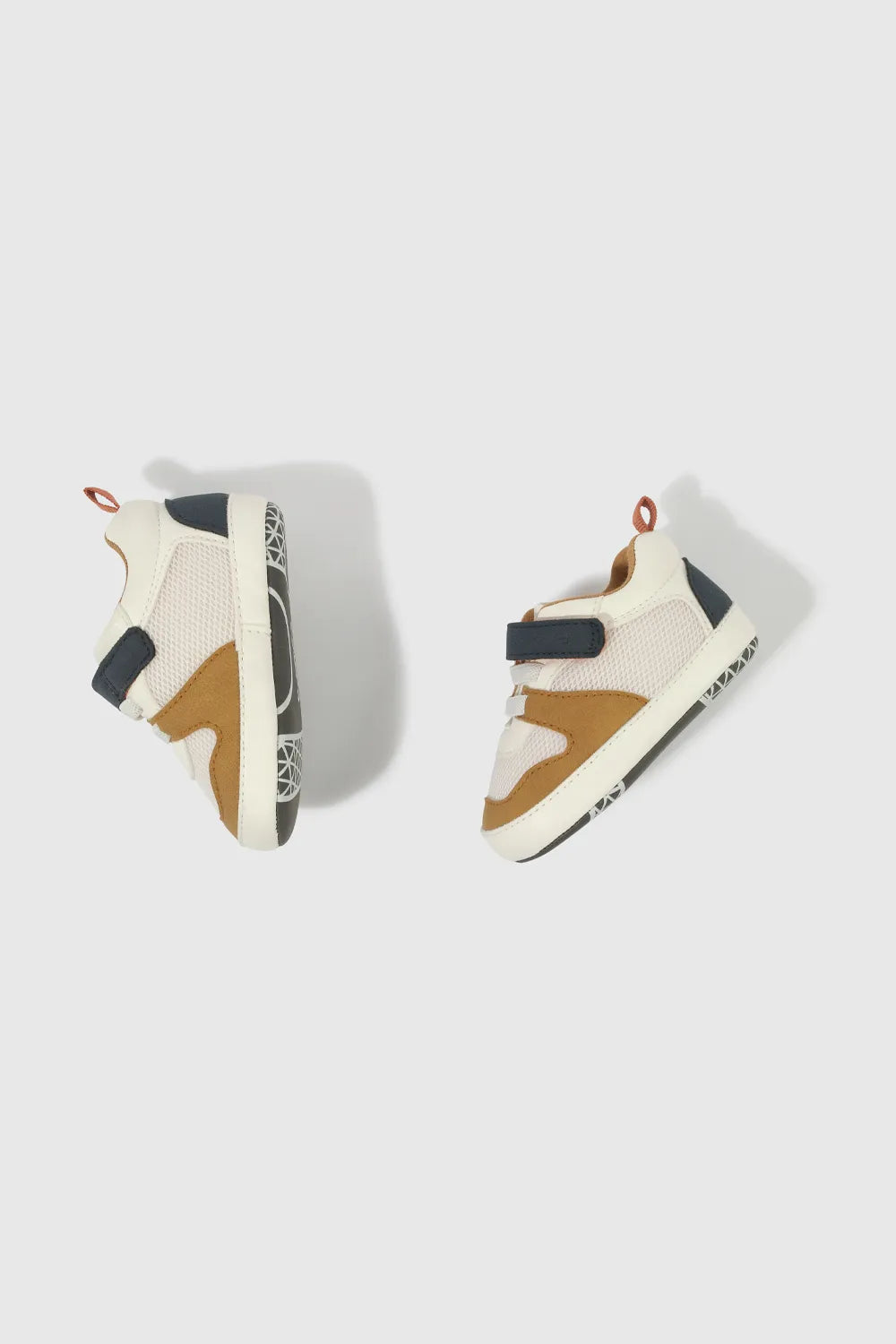 Zapatilla Bebé Niño Urbana Con Velcro Multicolor