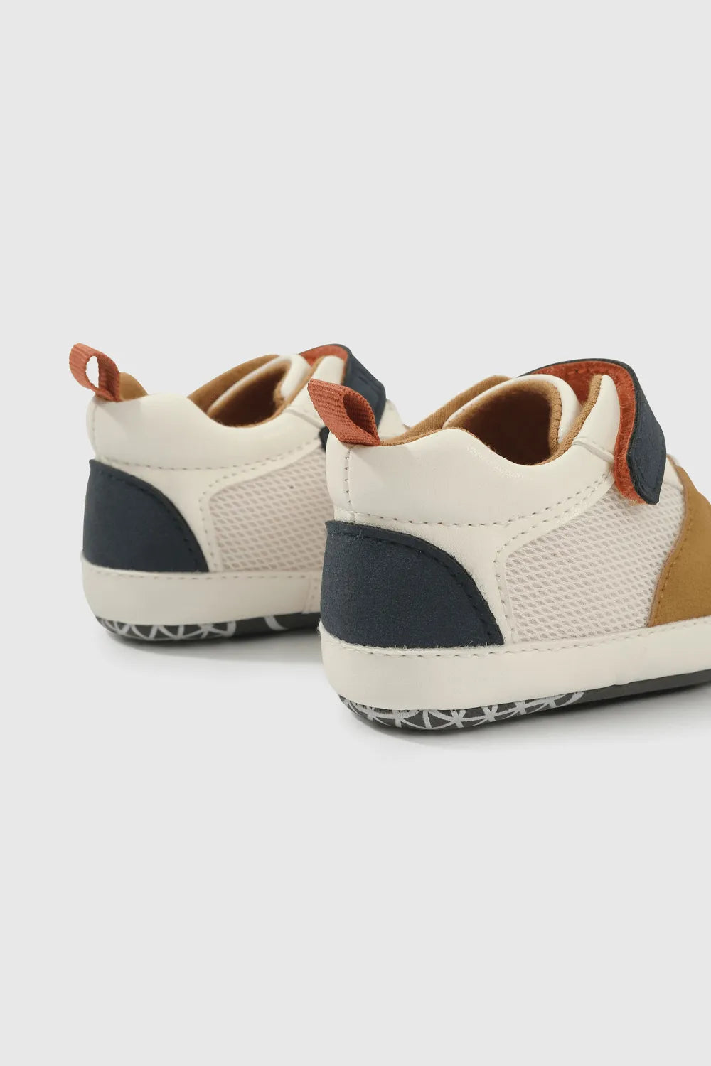 Zapatilla Bebé Niño Urbana Con Velcro Multicolor
